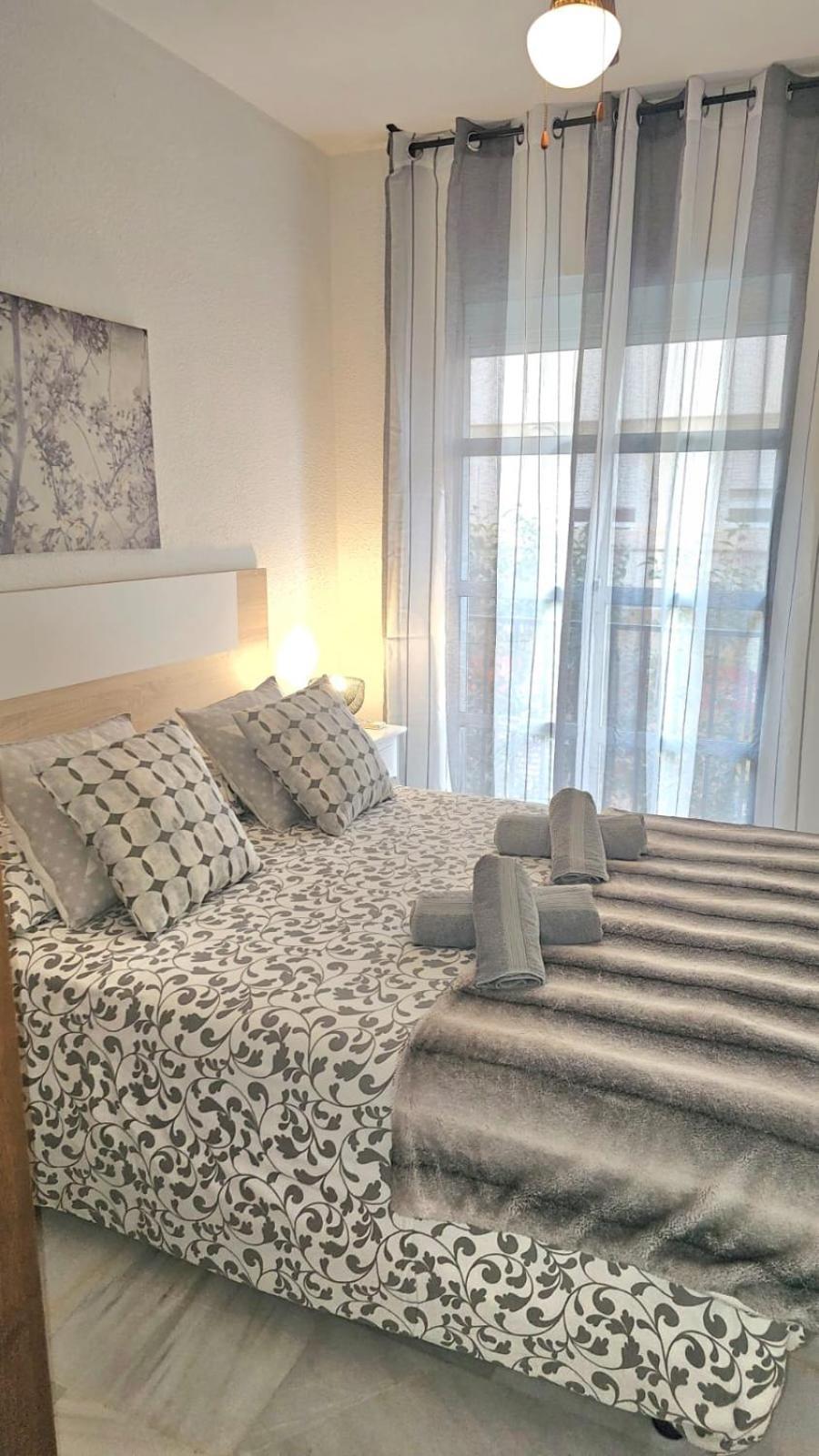 Ideal Holiday Apartment One Bedroom City Center 马拉加 外观 照片