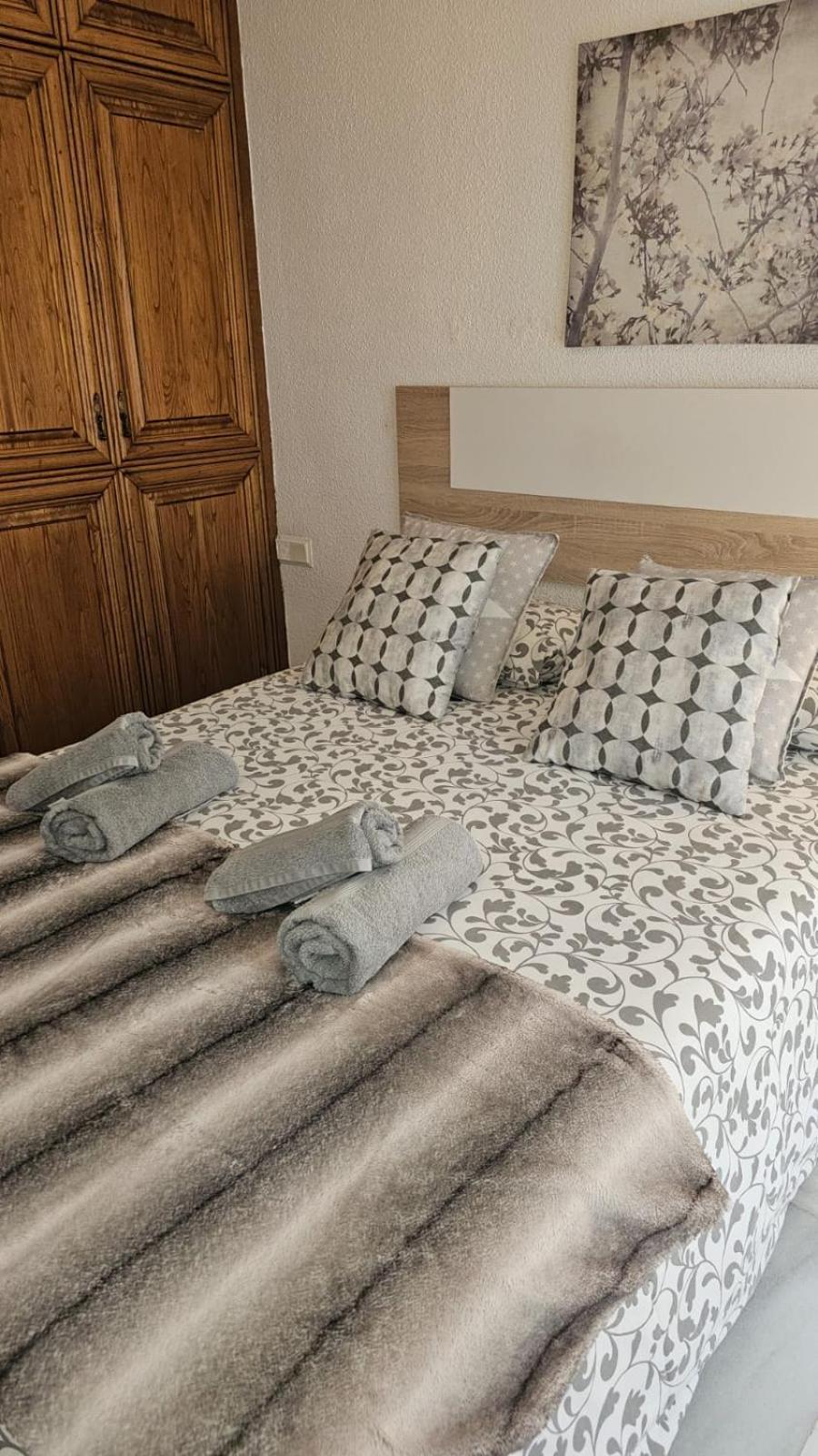 Ideal Holiday Apartment One Bedroom City Center 马拉加 外观 照片