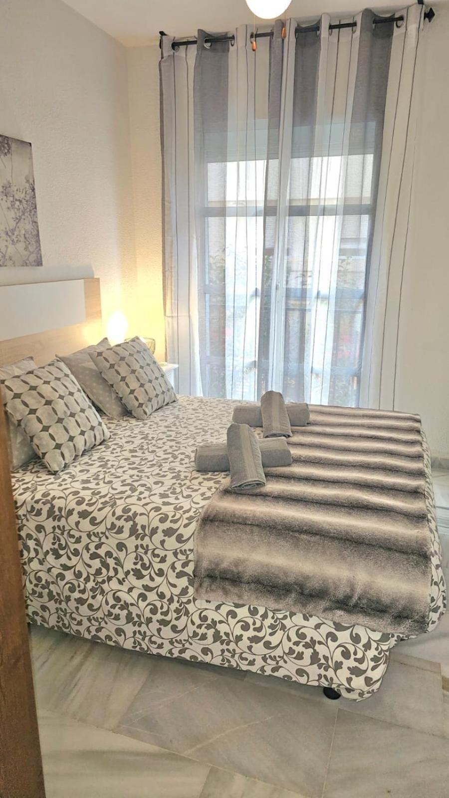 Ideal Holiday Apartment One Bedroom City Center 马拉加 外观 照片