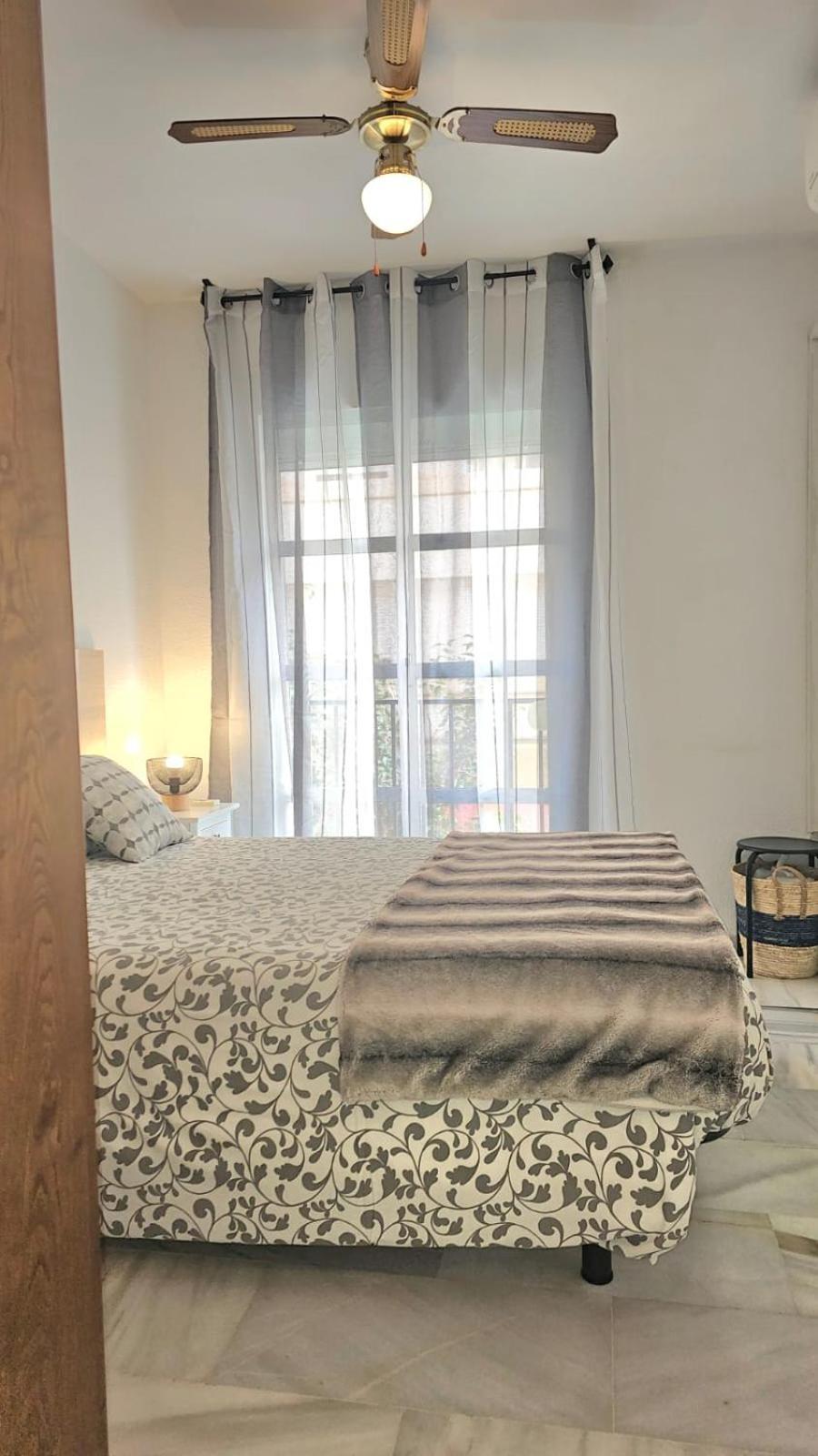 Ideal Holiday Apartment One Bedroom City Center 马拉加 外观 照片