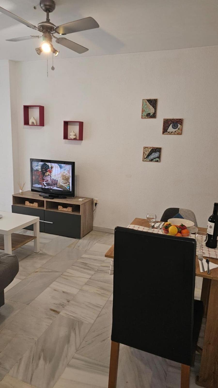 Ideal Holiday Apartment One Bedroom City Center 马拉加 外观 照片